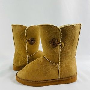 Brand New Women’s Tan/Cream Boots